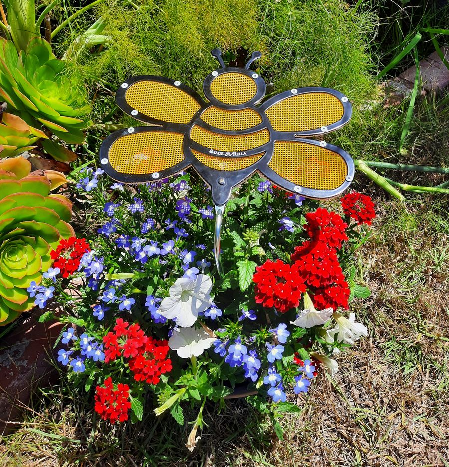 10 inch small Bee, black frame with yellow 60% shade