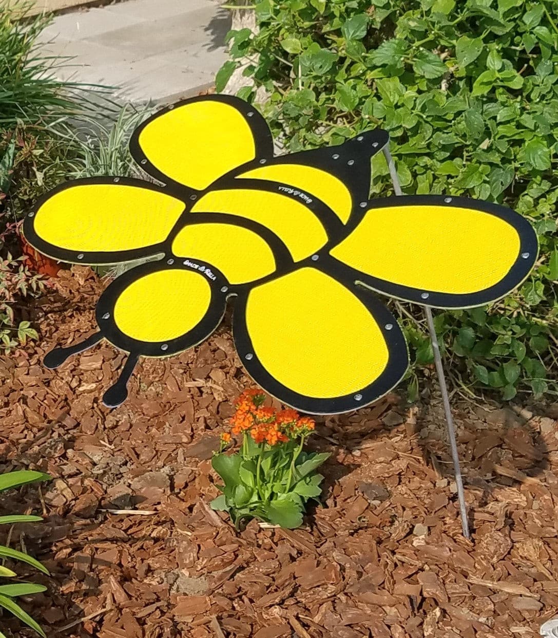 24 inch Bumblebee Shade-A-Rella, shade cloth holder.